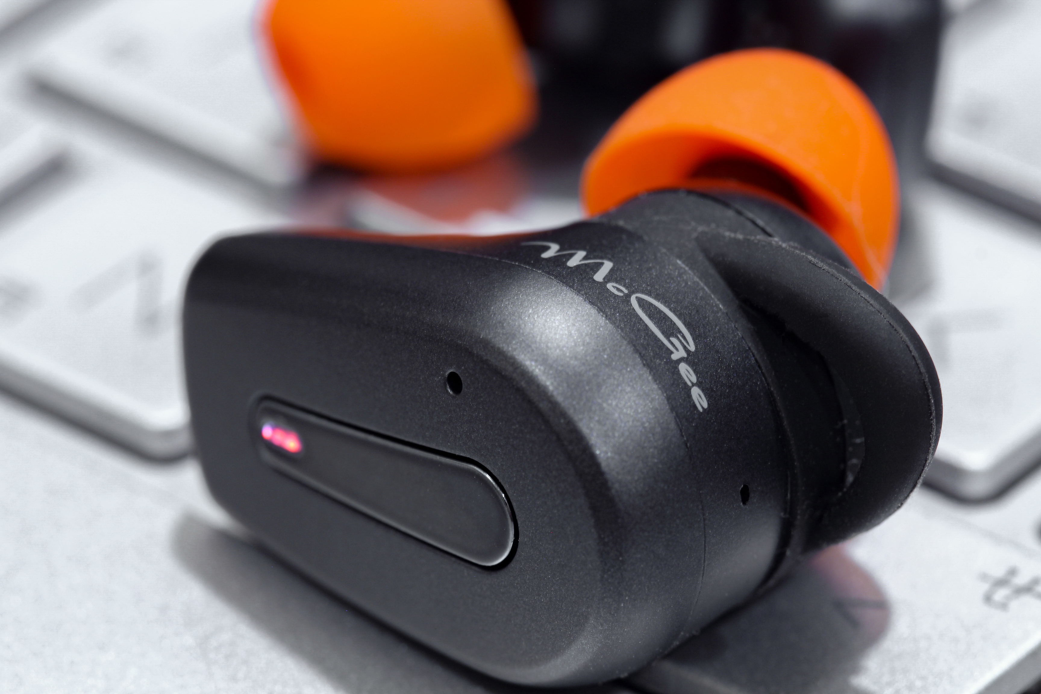 McGee ANC3056 無線藍牙主動抗噪耳機：中低音有魄力